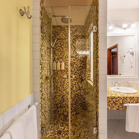 Hotel & Des Pecheurs 4*