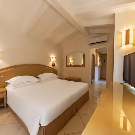 & Des Pecheurs Hotell 4*